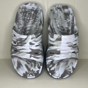 Hoka Ora Recovery Slip-on Sandal